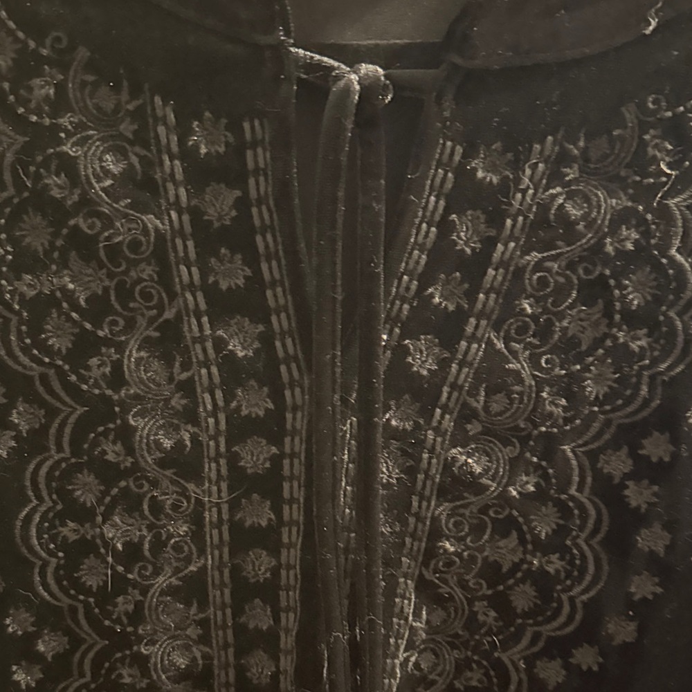 The Pioneer Woman Black embroidered Floral Top